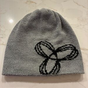 Gray TNA Beanie with Black Design. VGUC. From aritzia. Cozy toque for winter!